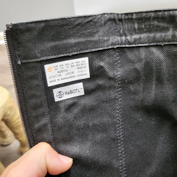 Timberland Black and Red Winter Boots - Picture 9 of 10